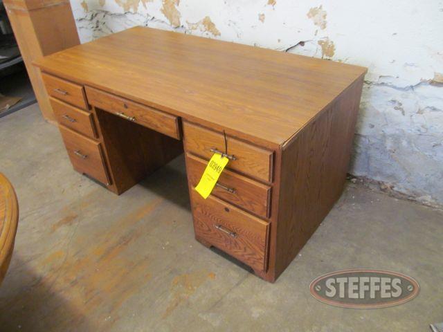 Wood desk_0.JPG
